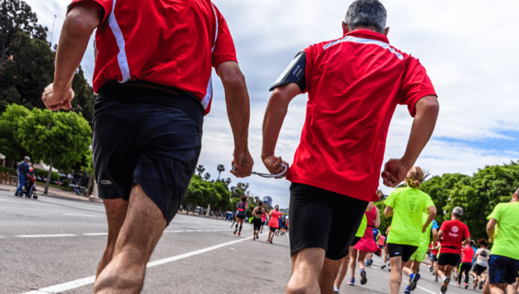 blind runner running a guide