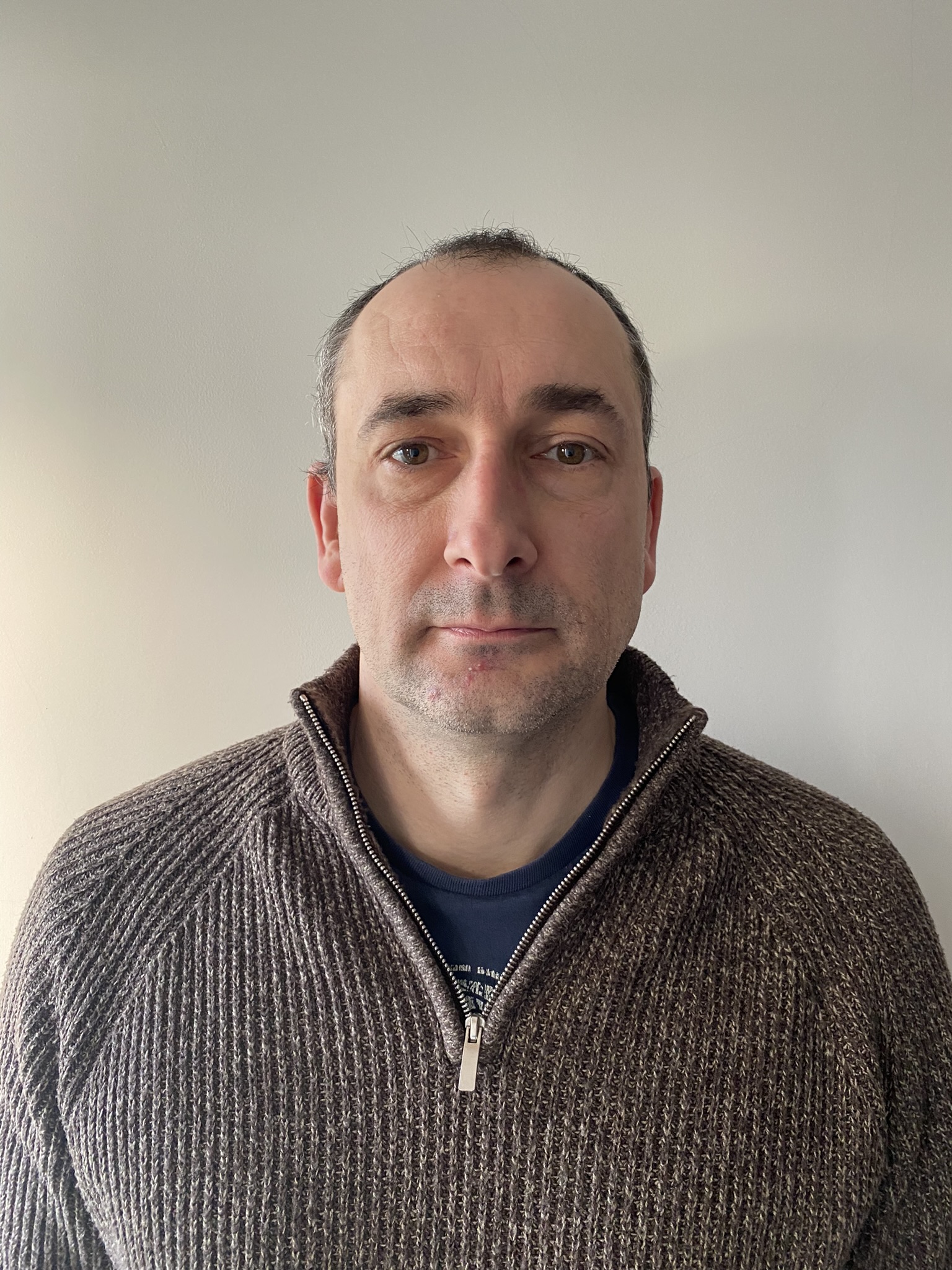 Head shot of Steve Holiday, Tyne and Wear SLC member. He is standing against a cream wall, looking directly at the camera.